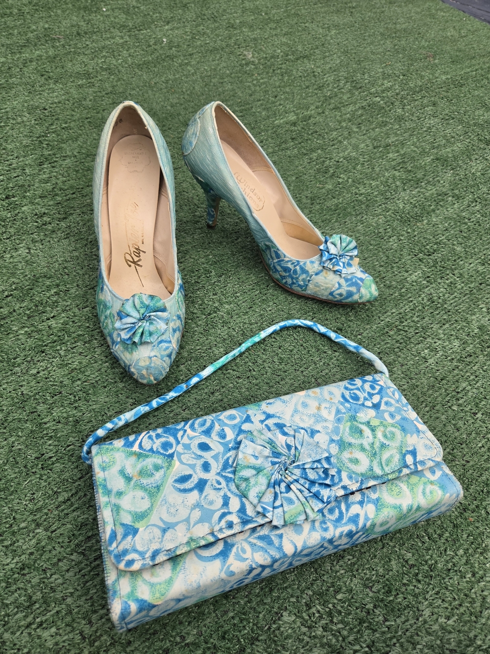 VINTAGE Blue Green Floral Pump & Matching Clutch Set